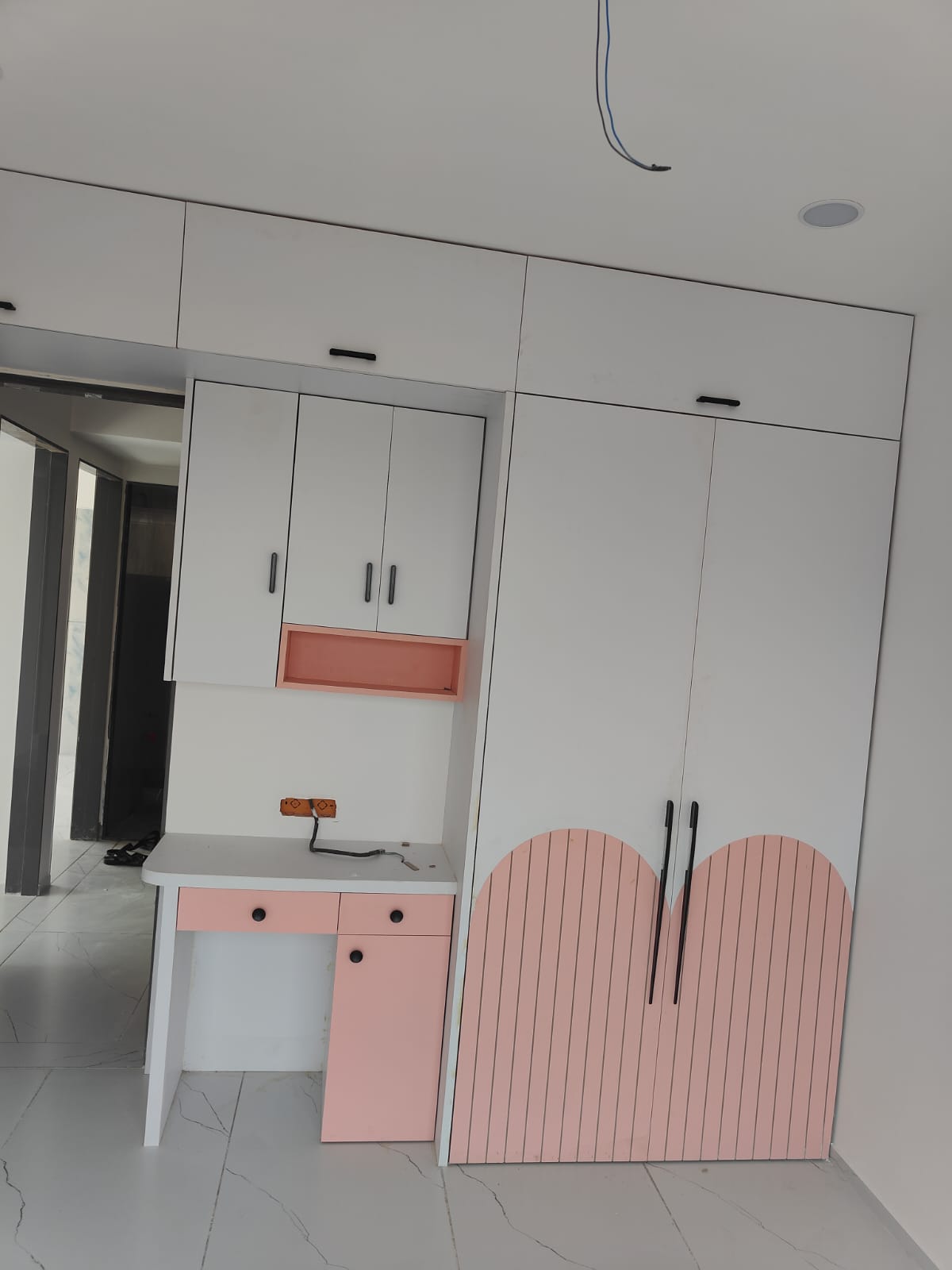 Wardrobe with shoe rack